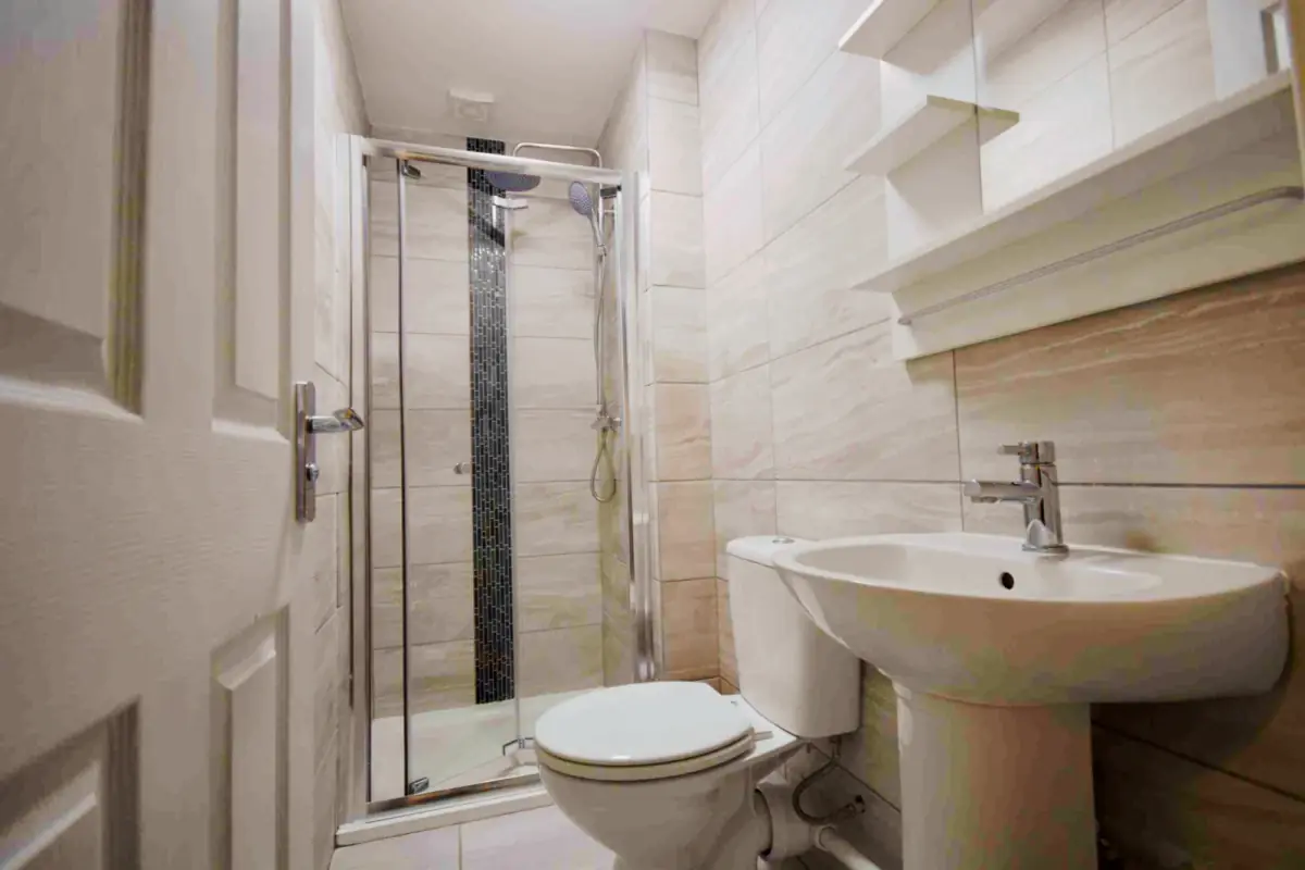 6 Beds 3 Baths