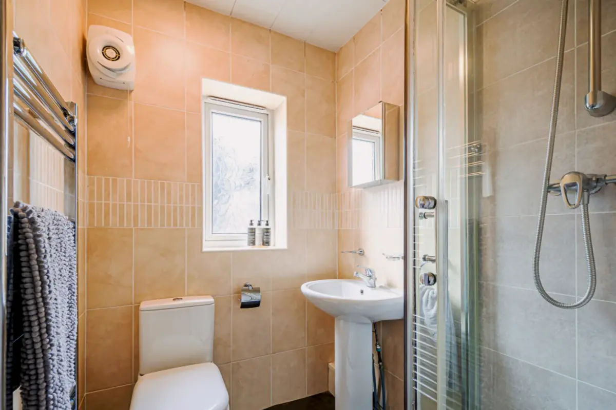 8 Beds 2 Baths