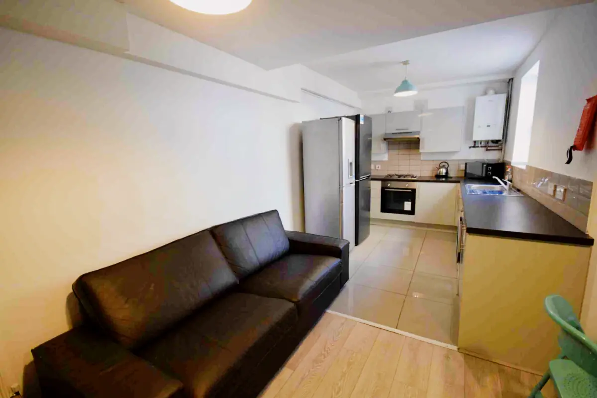 6 Beds 3 Baths