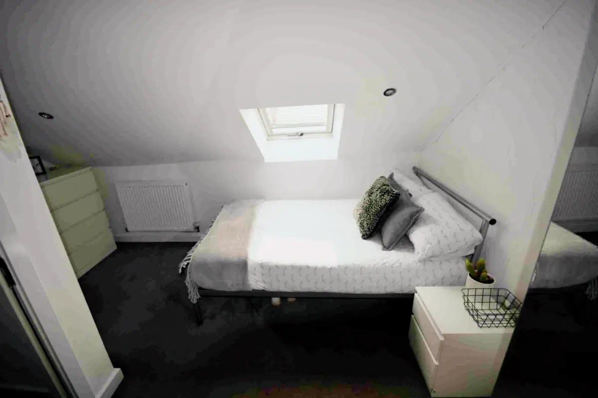 6 Beds 3 Baths