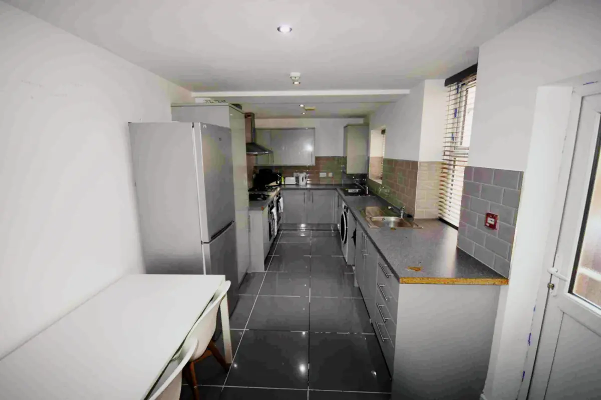 6 Beds 3 Baths