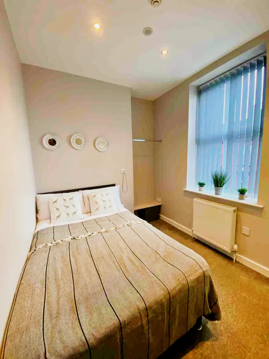 6 Rooms view 1