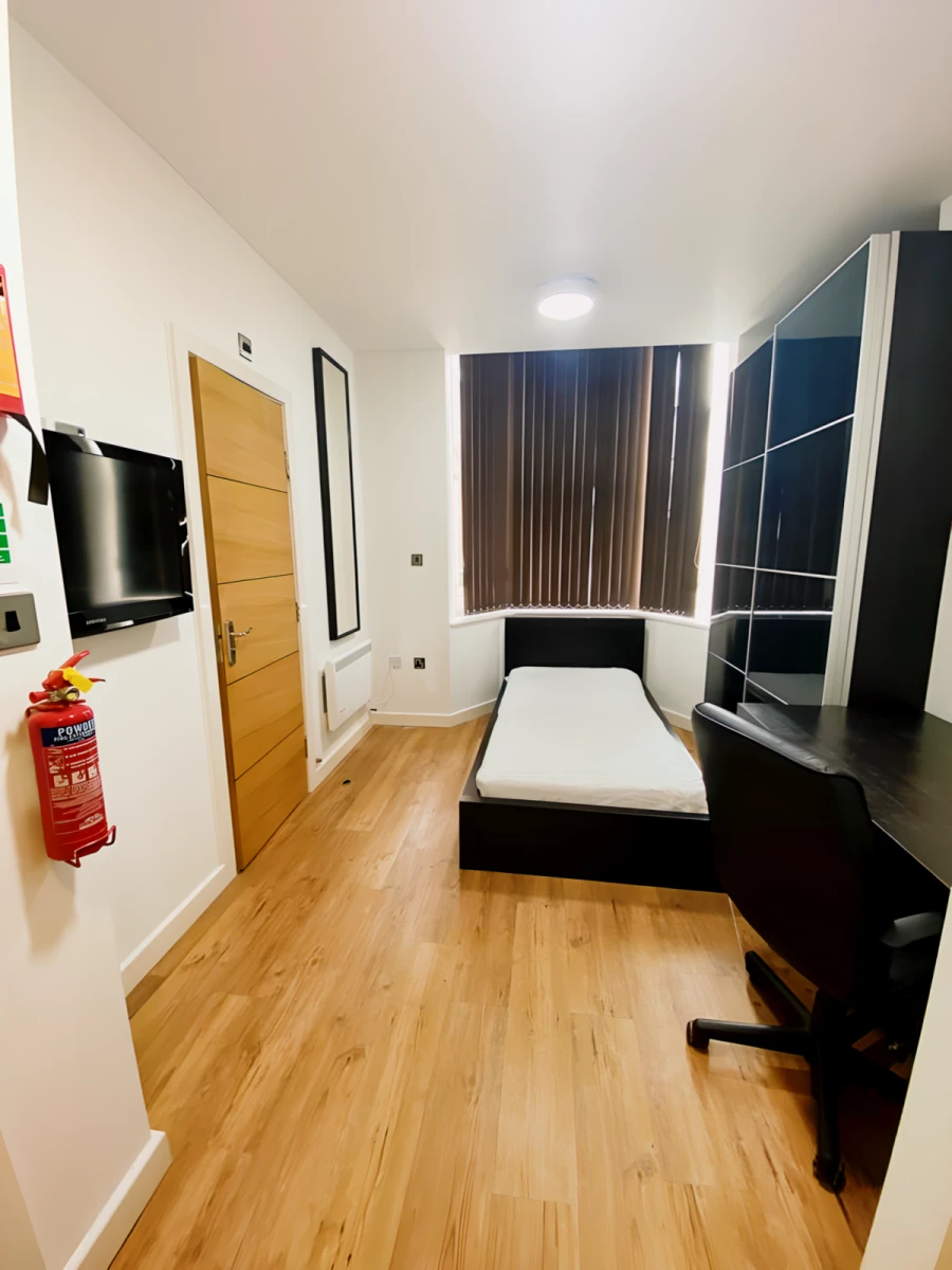 28 De Montfort Street