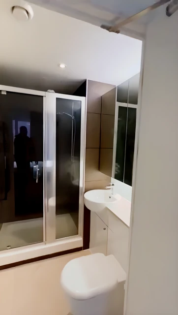4 Bedroom 3 Bathroom Flat47