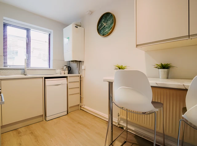 3 Bedrooms 1 bathroom