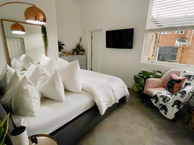 1 Bedroom 1 Bathroom