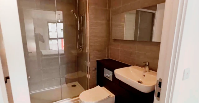 2 Bedrooms 2 bathrooms