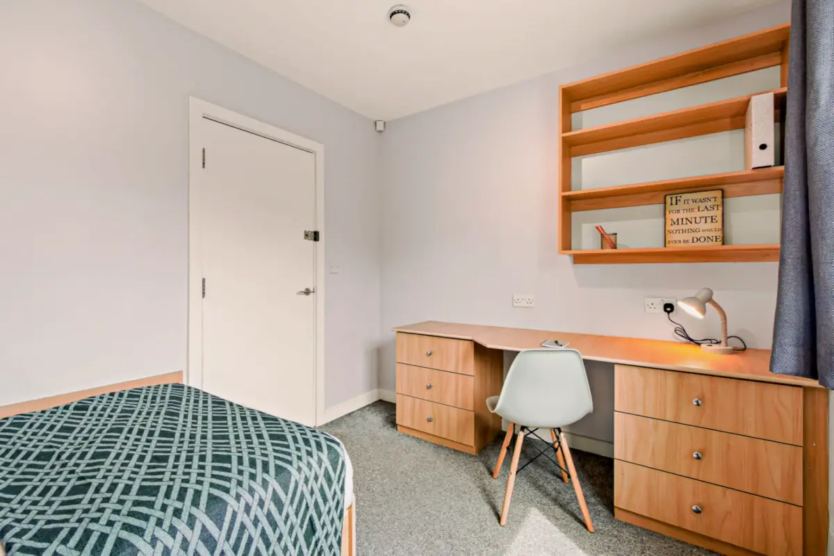 8 Beds 2 Baths