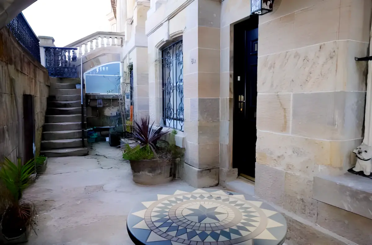 Outdoor Features