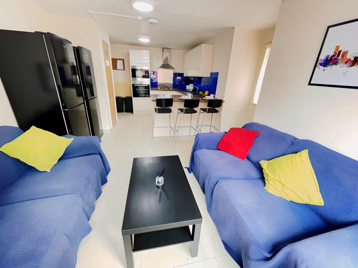 Uni House Court