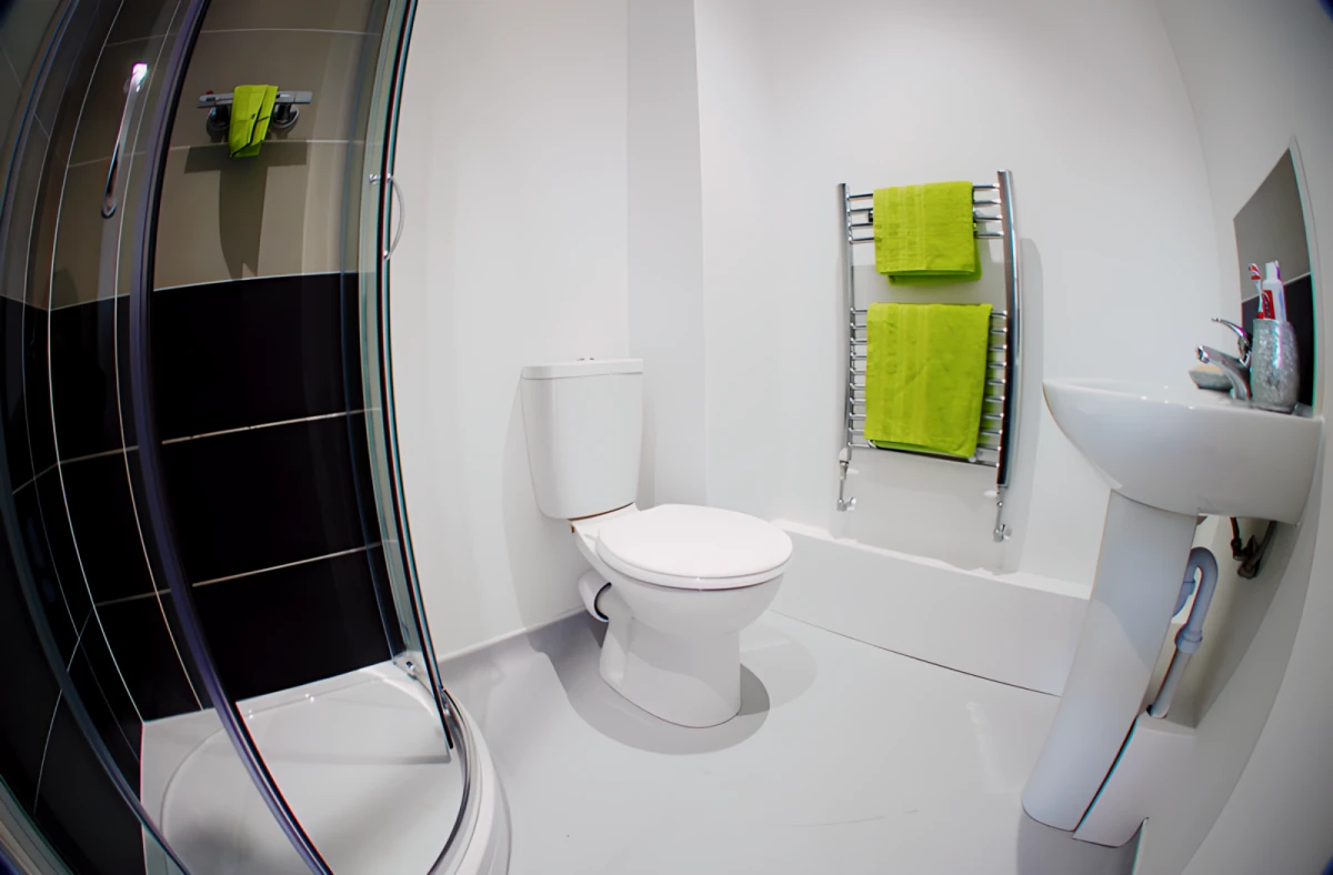 Large En-Suite