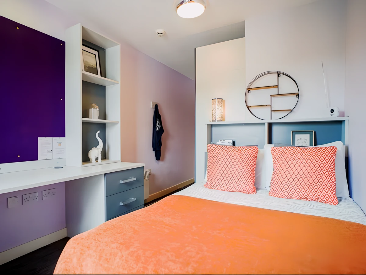 Gold En-Suite