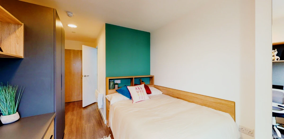 Bronze Ensuite