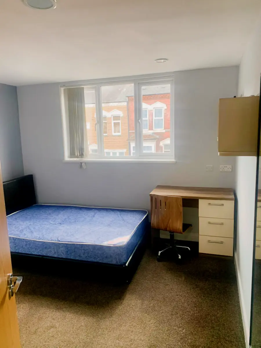 8 Rooms view 1
