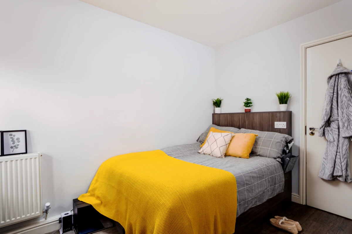 Five Bed Flat