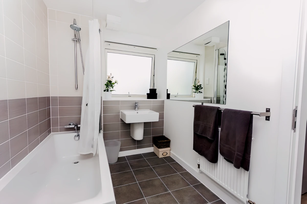 Large 2, 3 & 4 Bedroom flats