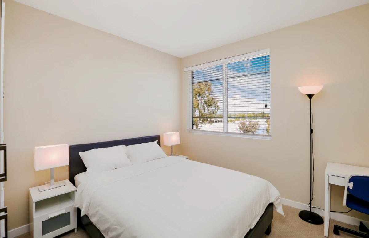 Private Room in 3 bed