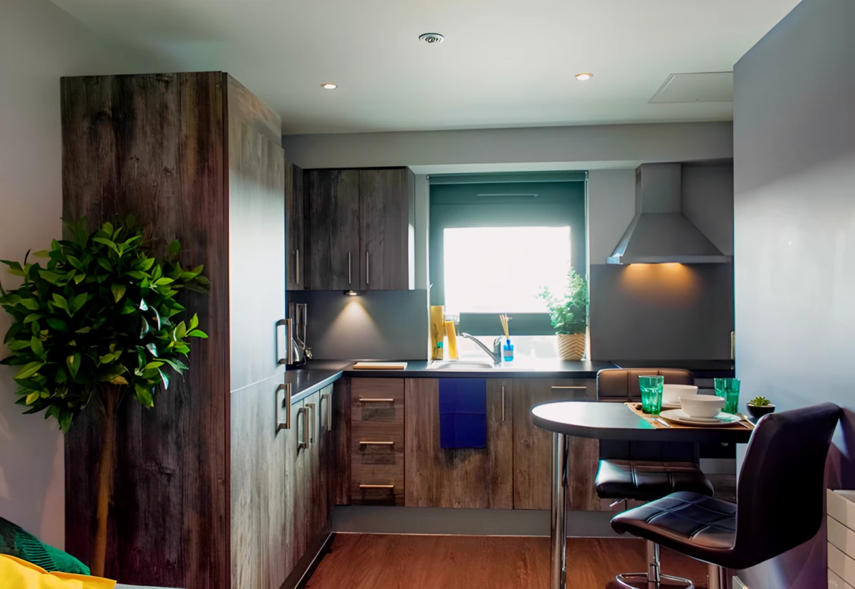 3 Rooms view 1