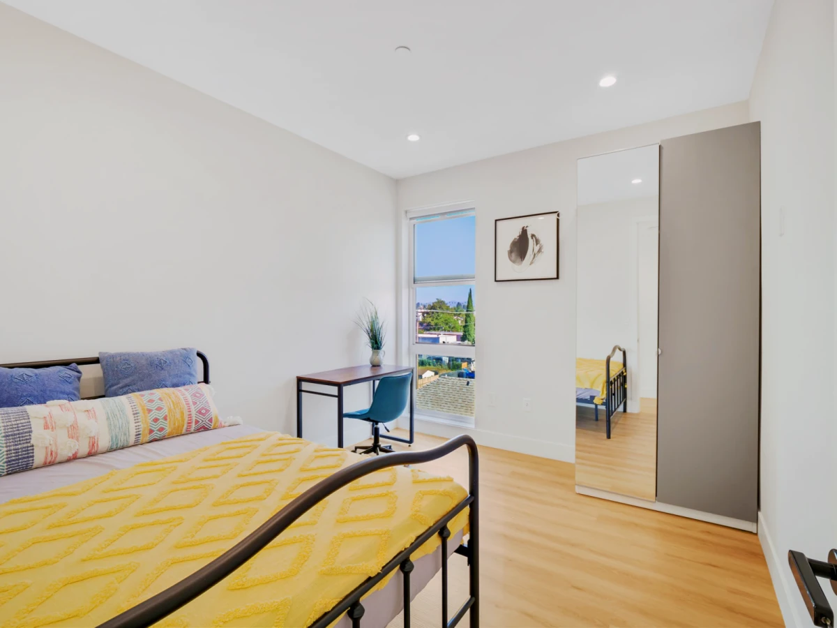 5 Bed 4 Bath