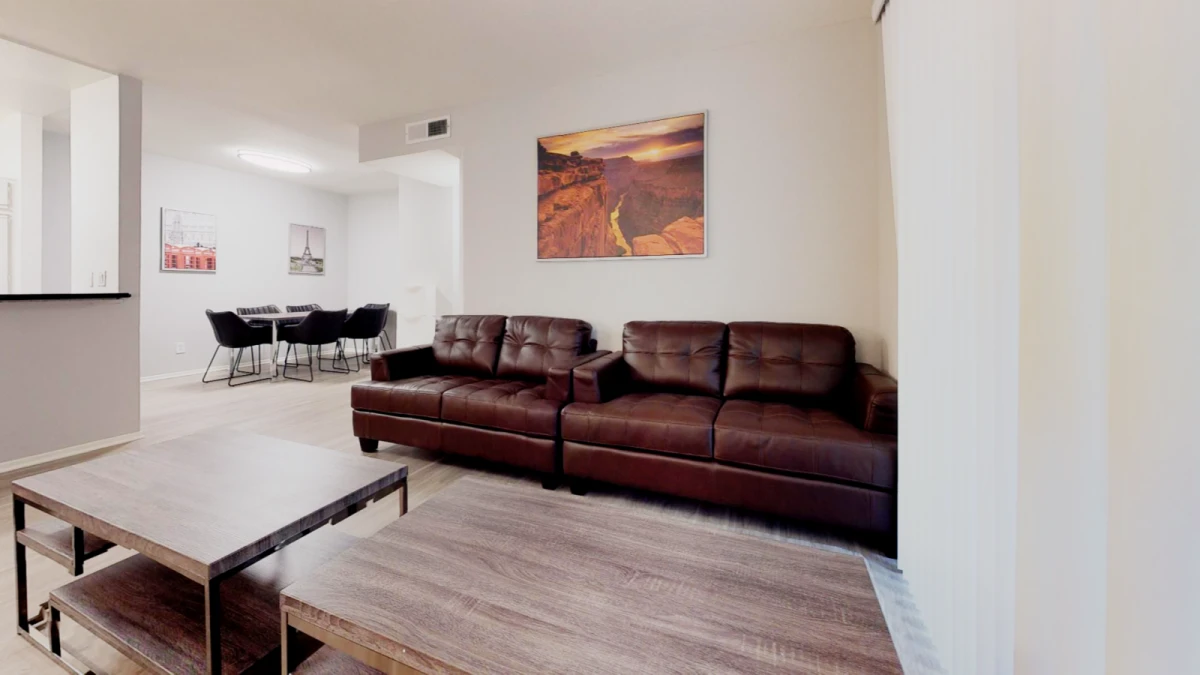 Private Room in 3 bed