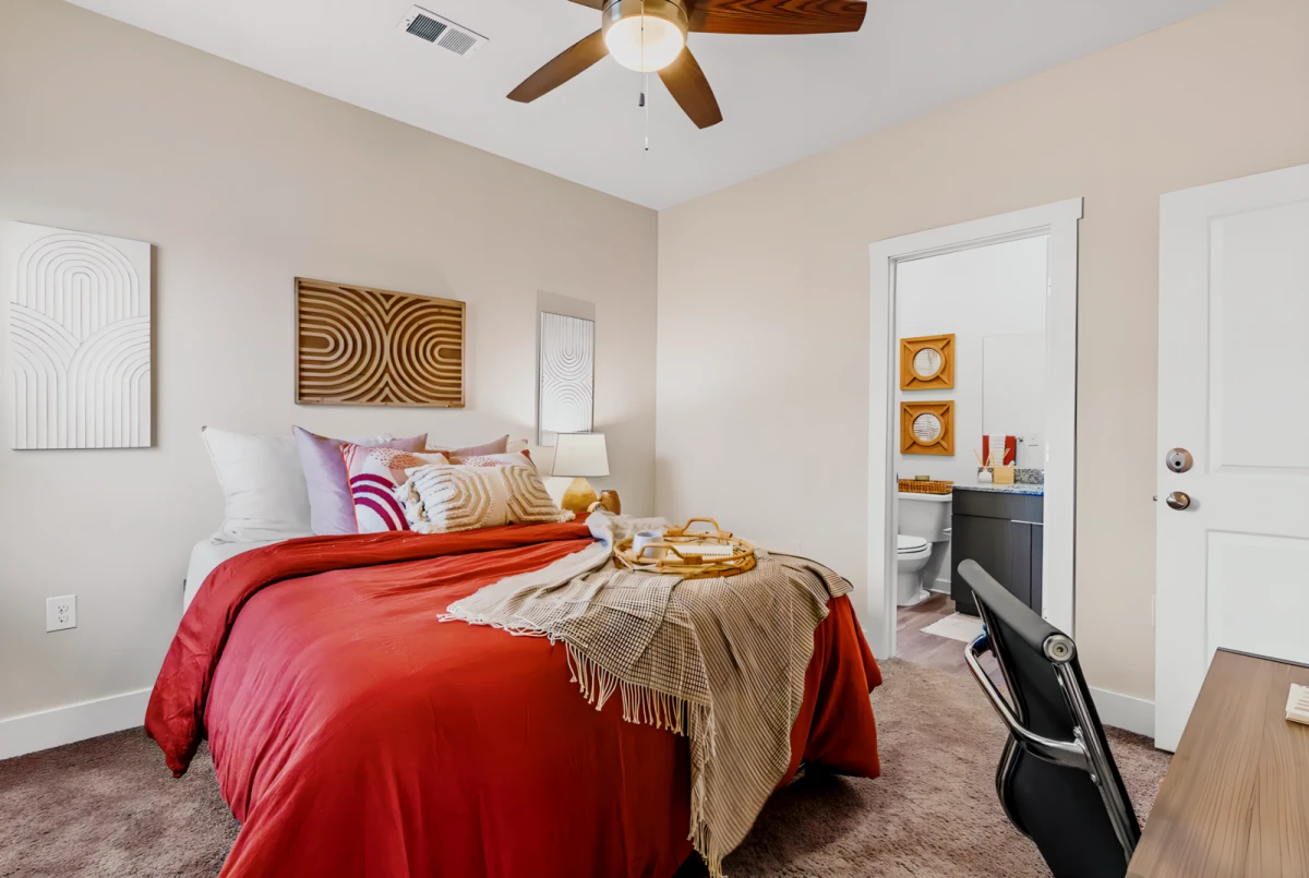 3 Rooms view 1