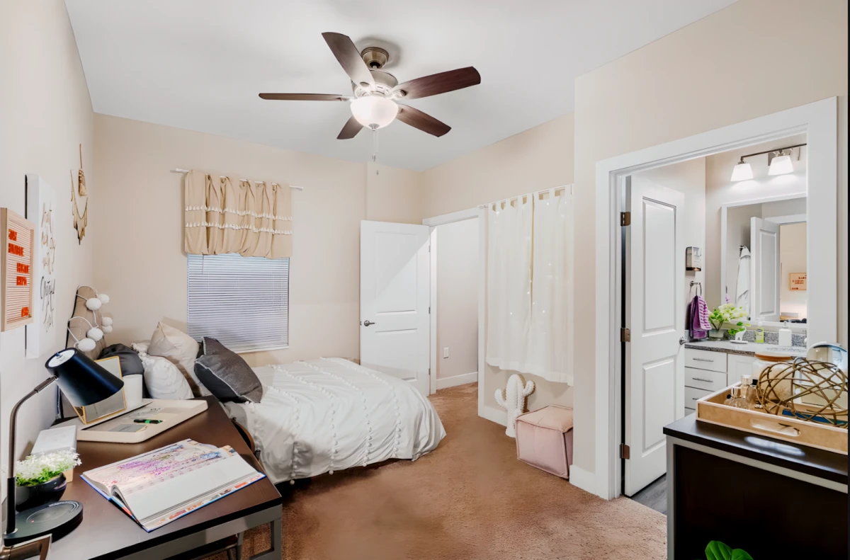 1 Rooms view 1