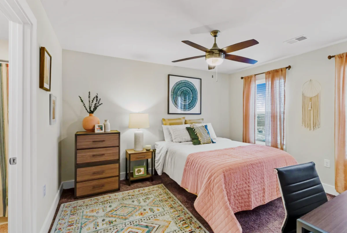 2 Rooms view 1
