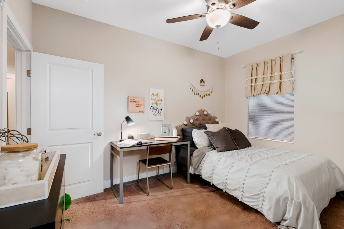 2 Rooms view 2