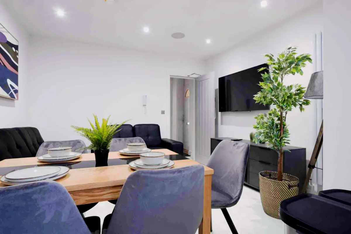 2 Beds 5 Baths