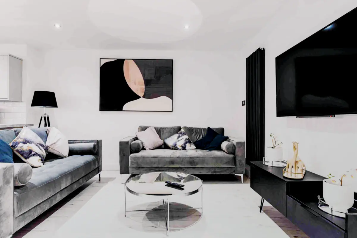 2 Beds 6 Baths