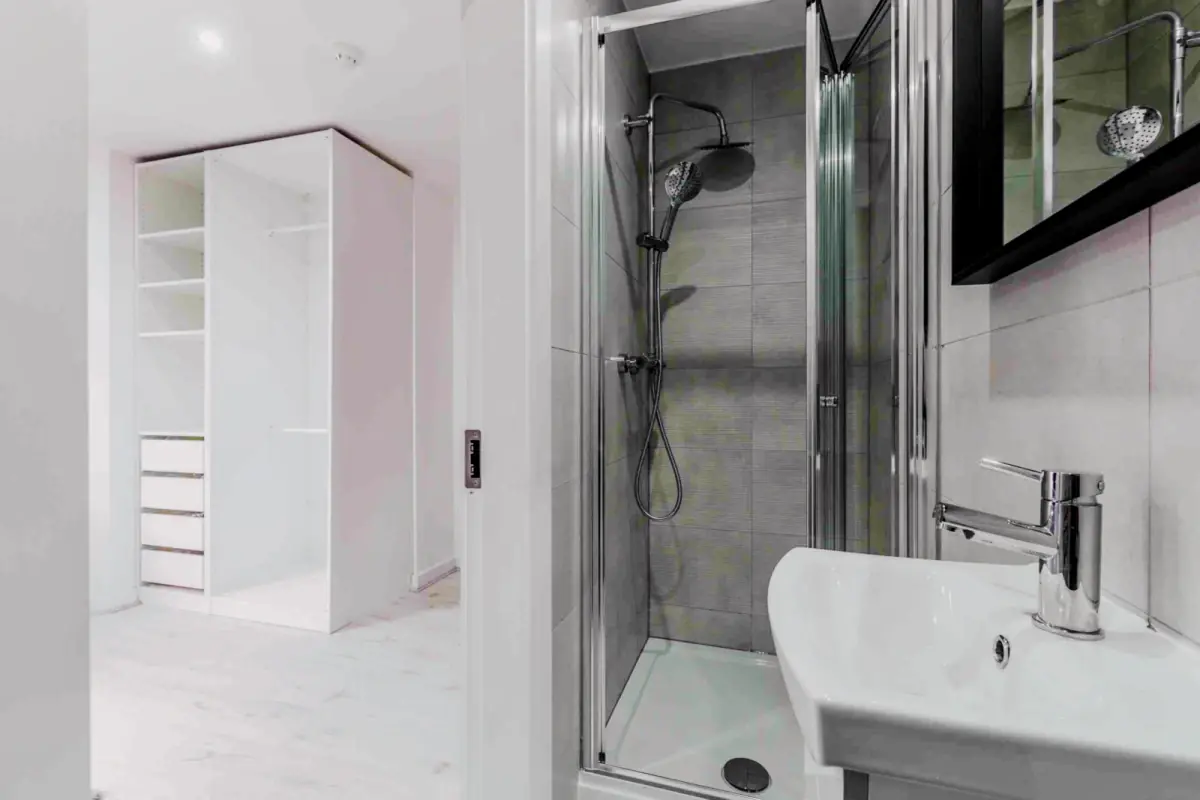 6 Beds 5 Baths