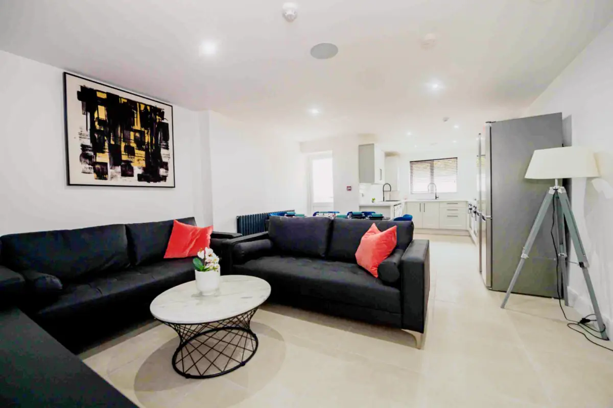 2 Beds 6 Baths