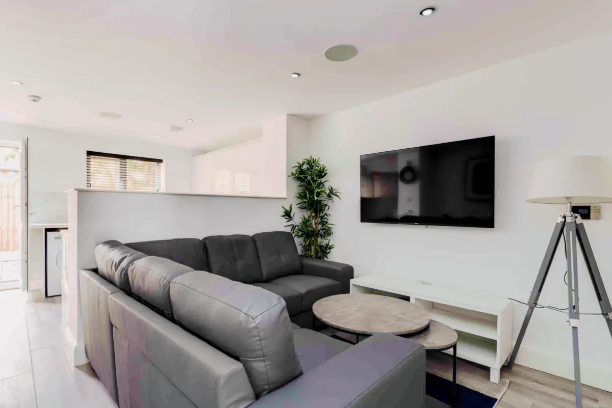 6 Beds 5 Baths