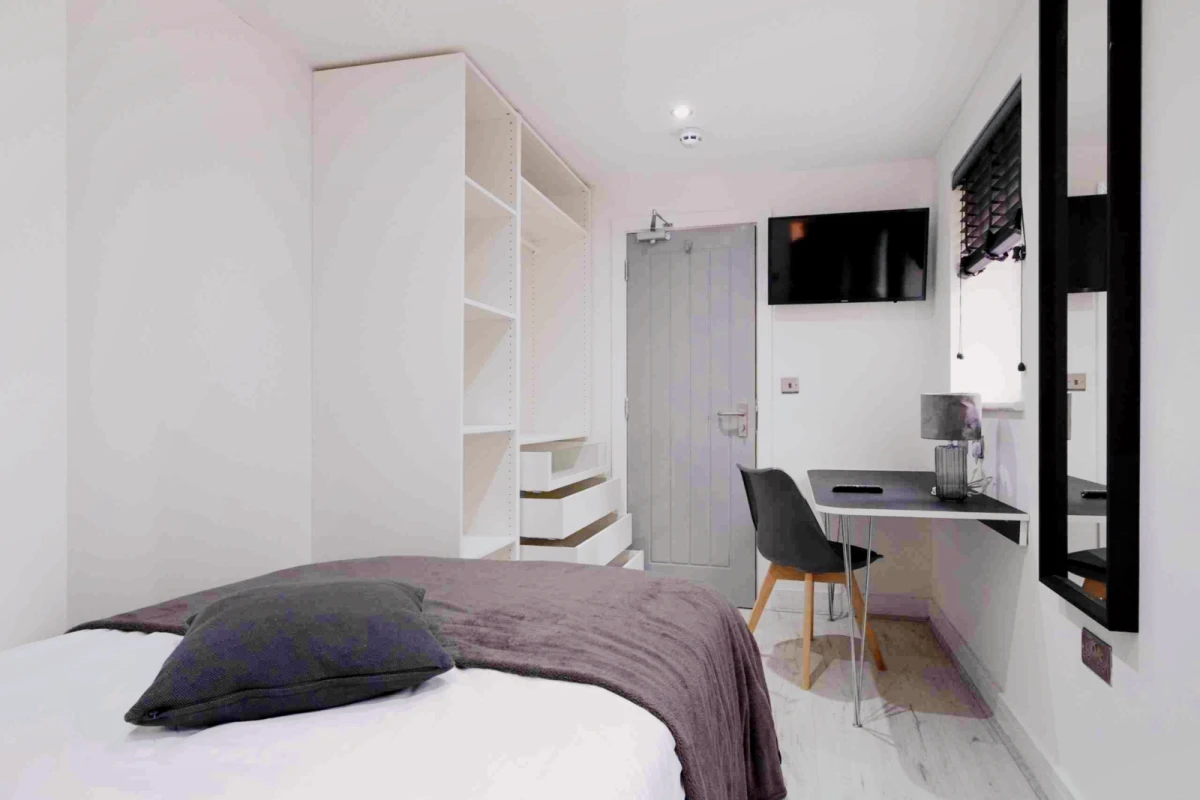 6 Beds 5 Baths