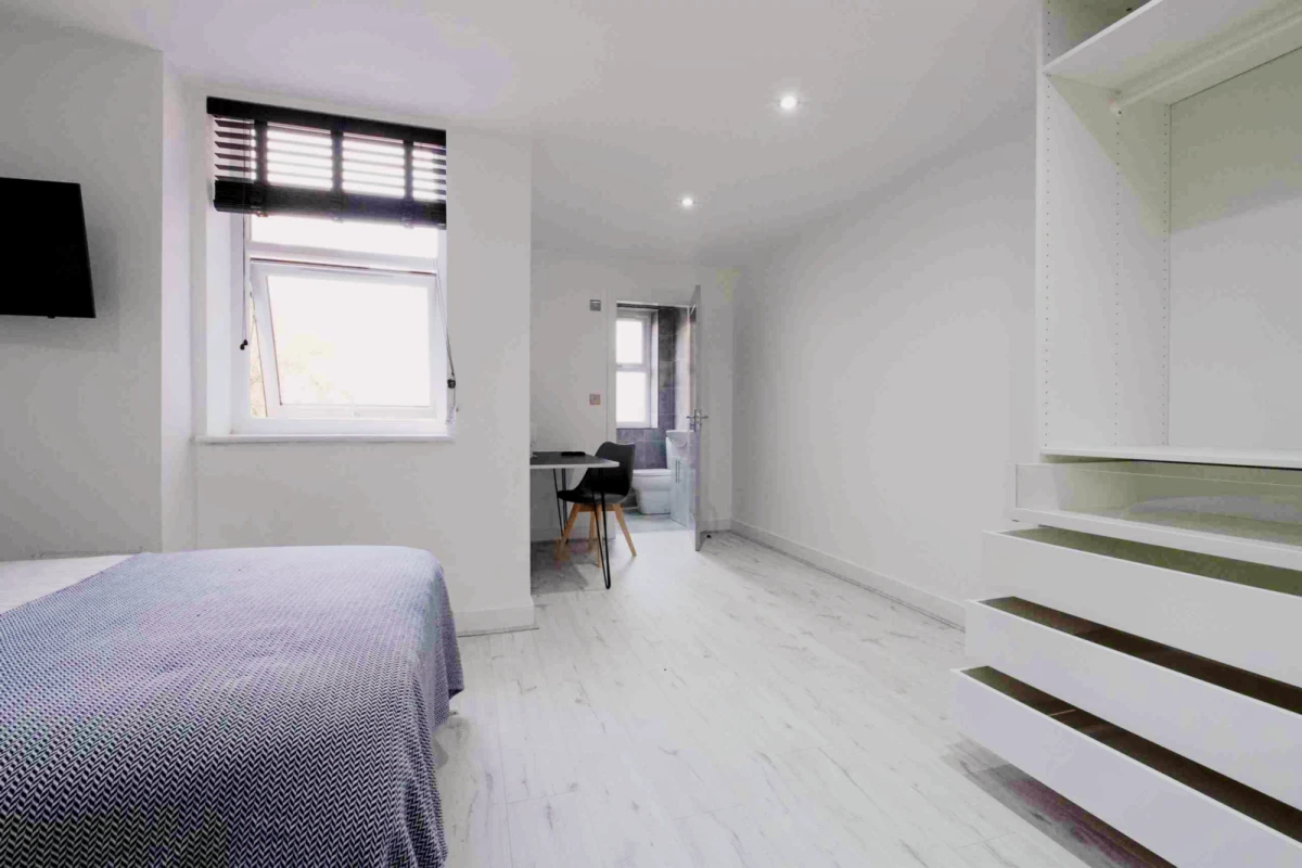 6 Beds 5 Baths