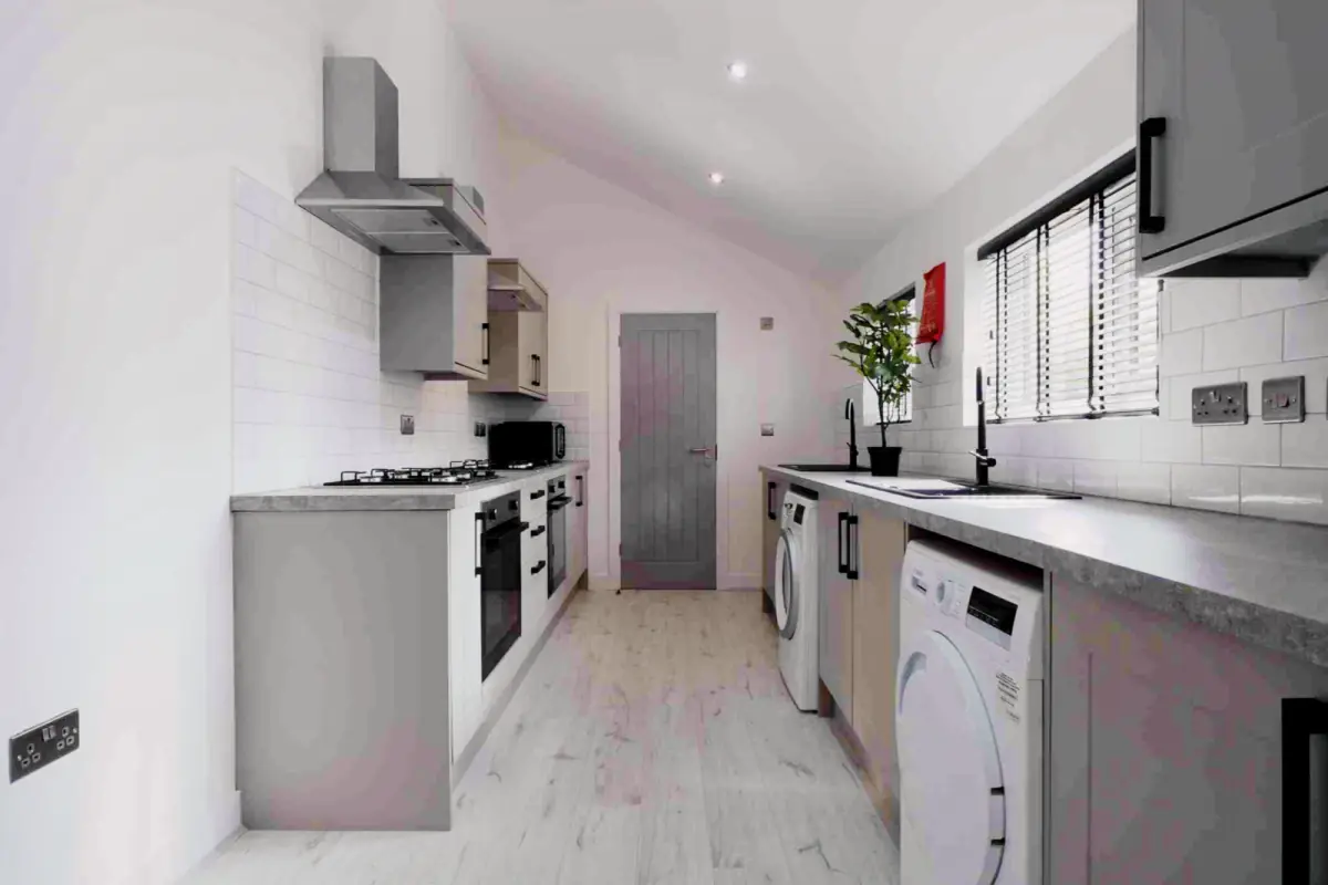 2 Beds 5 Baths