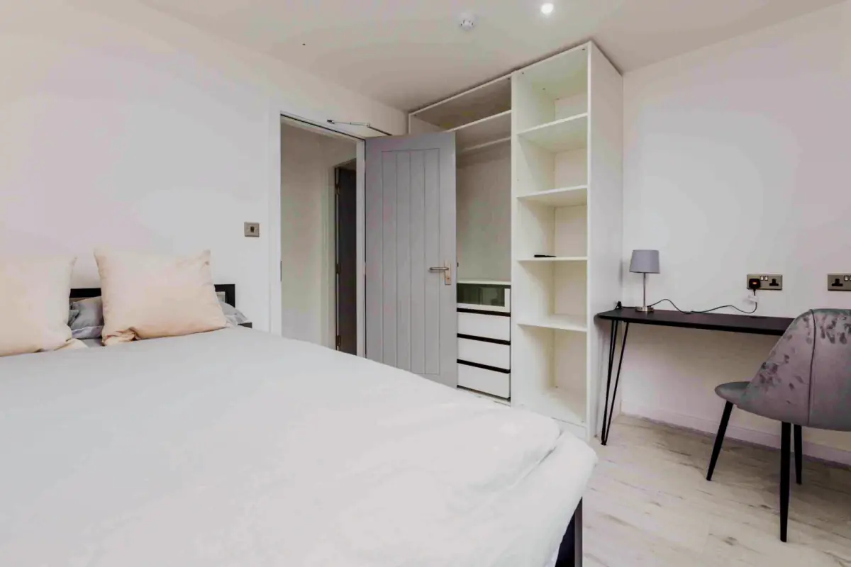 6 Beds 4 Baths