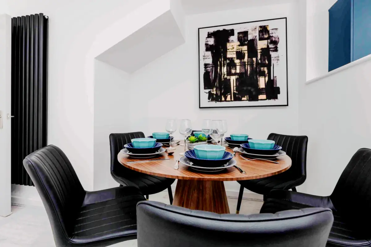 6 Beds 5 Baths
