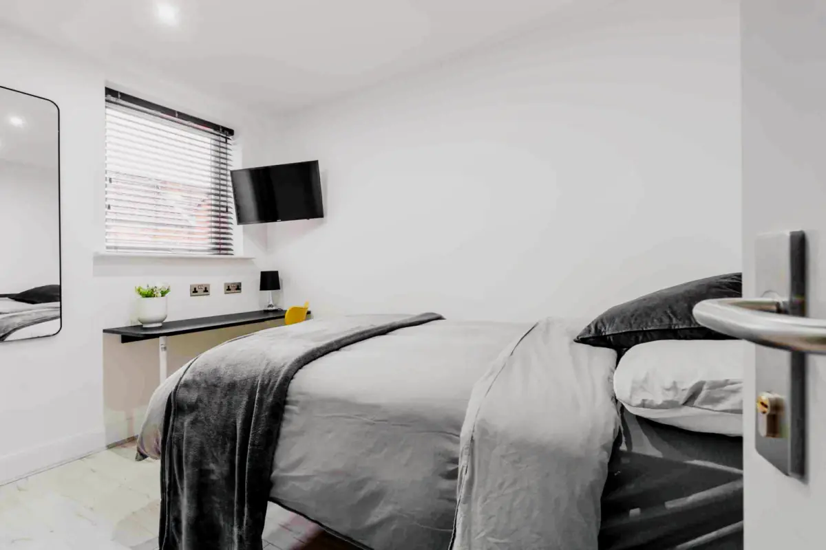 1 Beds 6 Baths