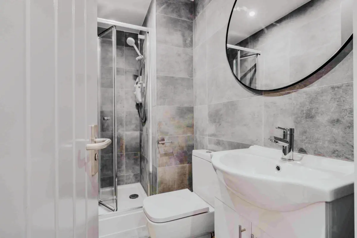 2 Beds 5 Baths