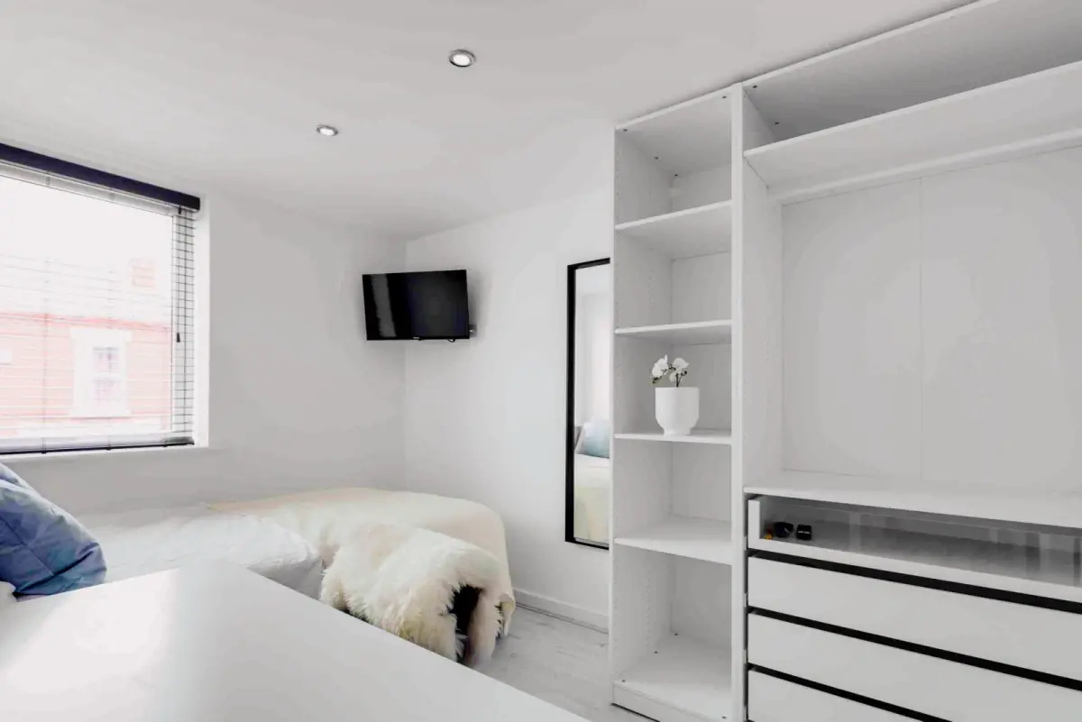 2 Beds 6 Baths