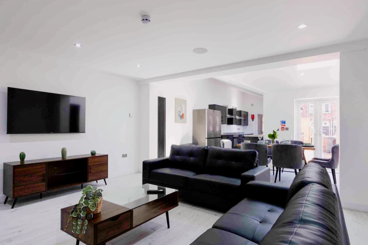6 Beds 6 Baths