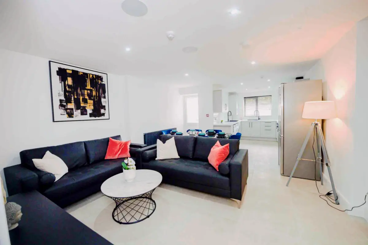 2 Beds 6 Baths