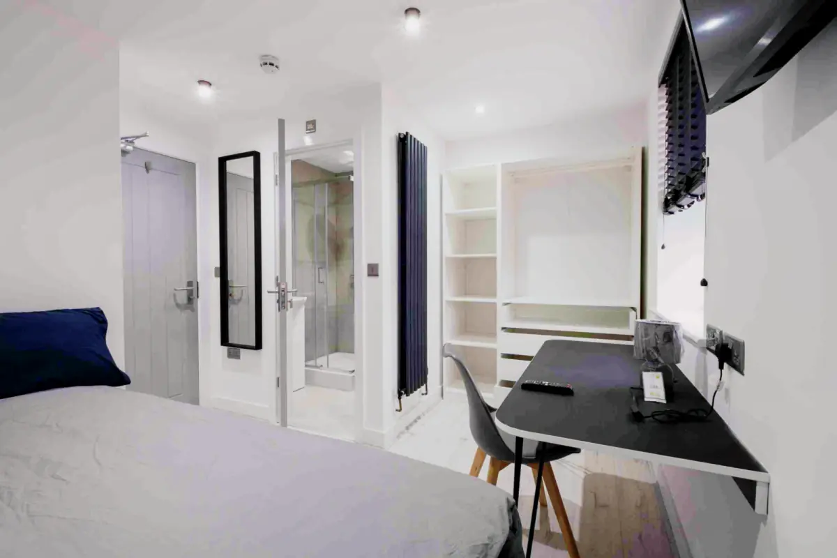 1 Beds 4 Baths