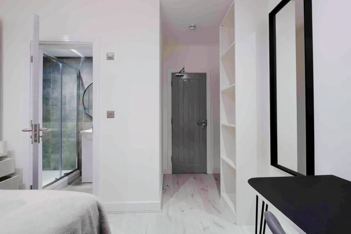 3 Beds 5 Baths