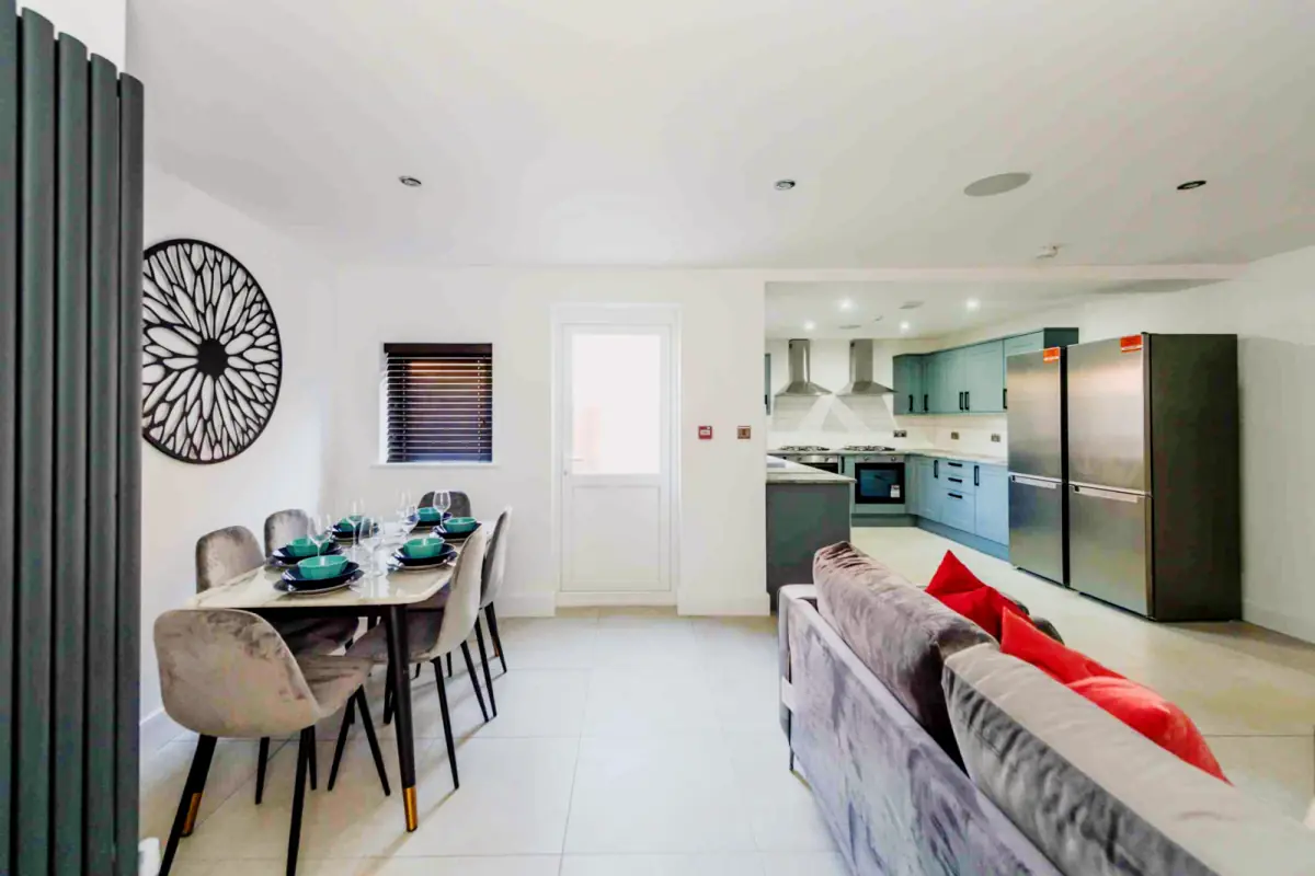 6 Beds 5 Baths