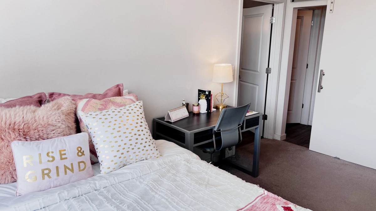 2 Rooms view 3