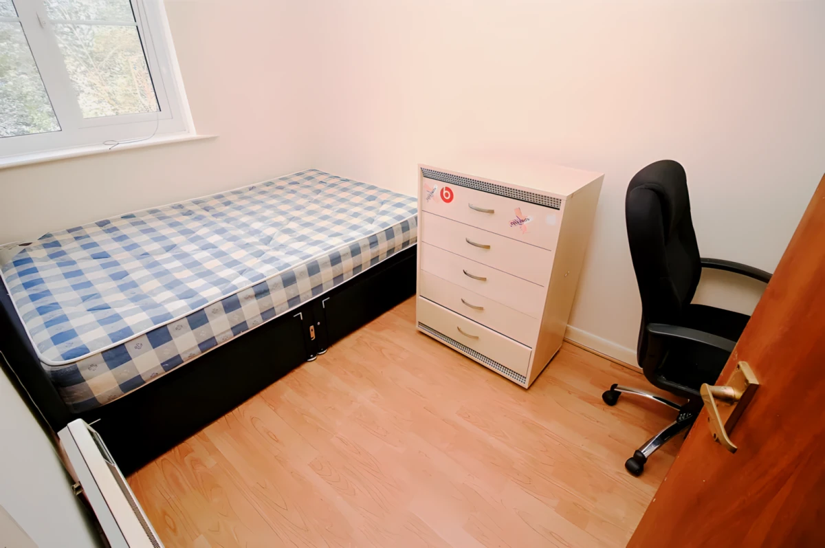 2 bedrooms 1 bathroom