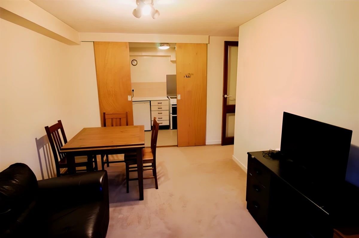 2 bedrooms 1 bathroom