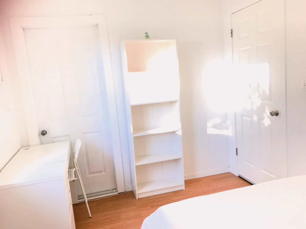 Secondary bedroom